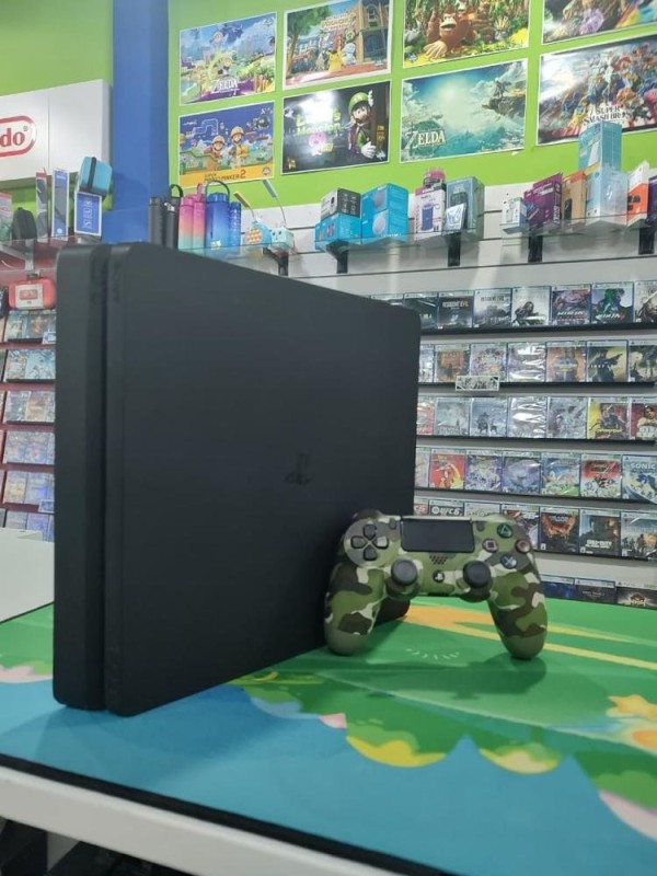 USADA Consola Ps4 Slim 1TB + Joystick Camuflado Verde PS4