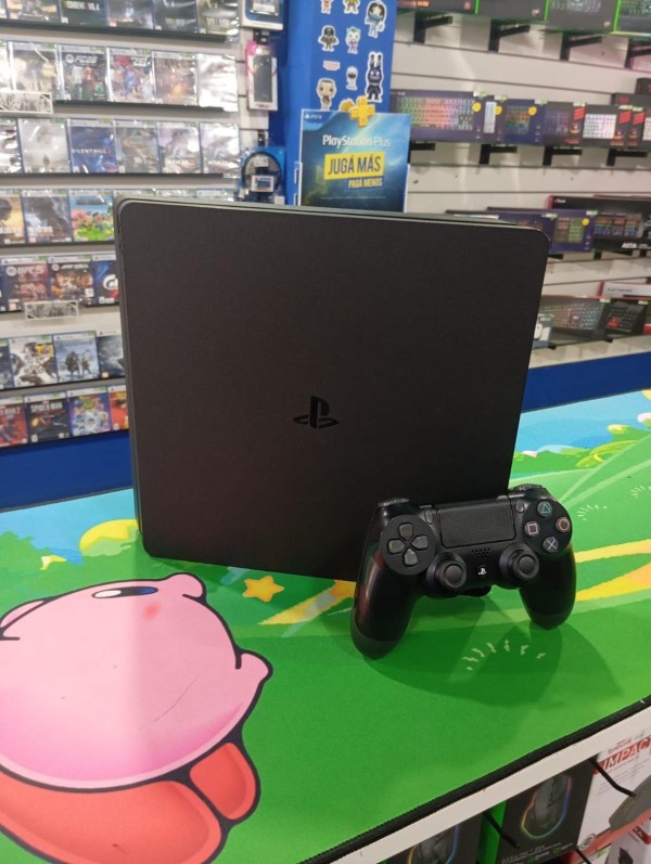 USADA Consola PS4 Slim 500 GB + Joystick Generico Negro