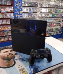 USADA Consola Ps4 Fat 500 GB + Joystick Generico Negro